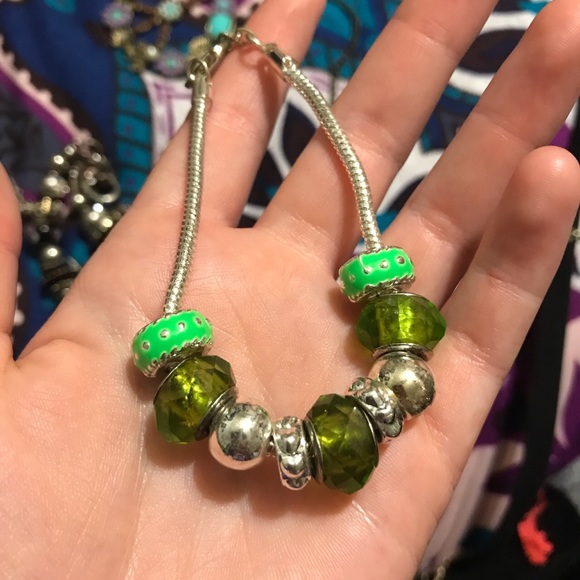 Charm bracelets - Picture 4 of 4